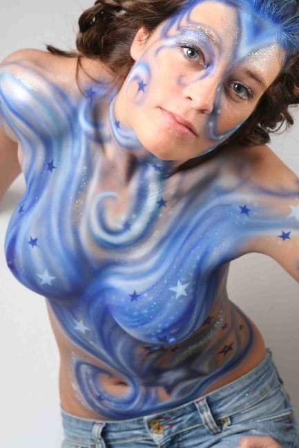 935 Bodypainting mit Adriana Joana Roeper